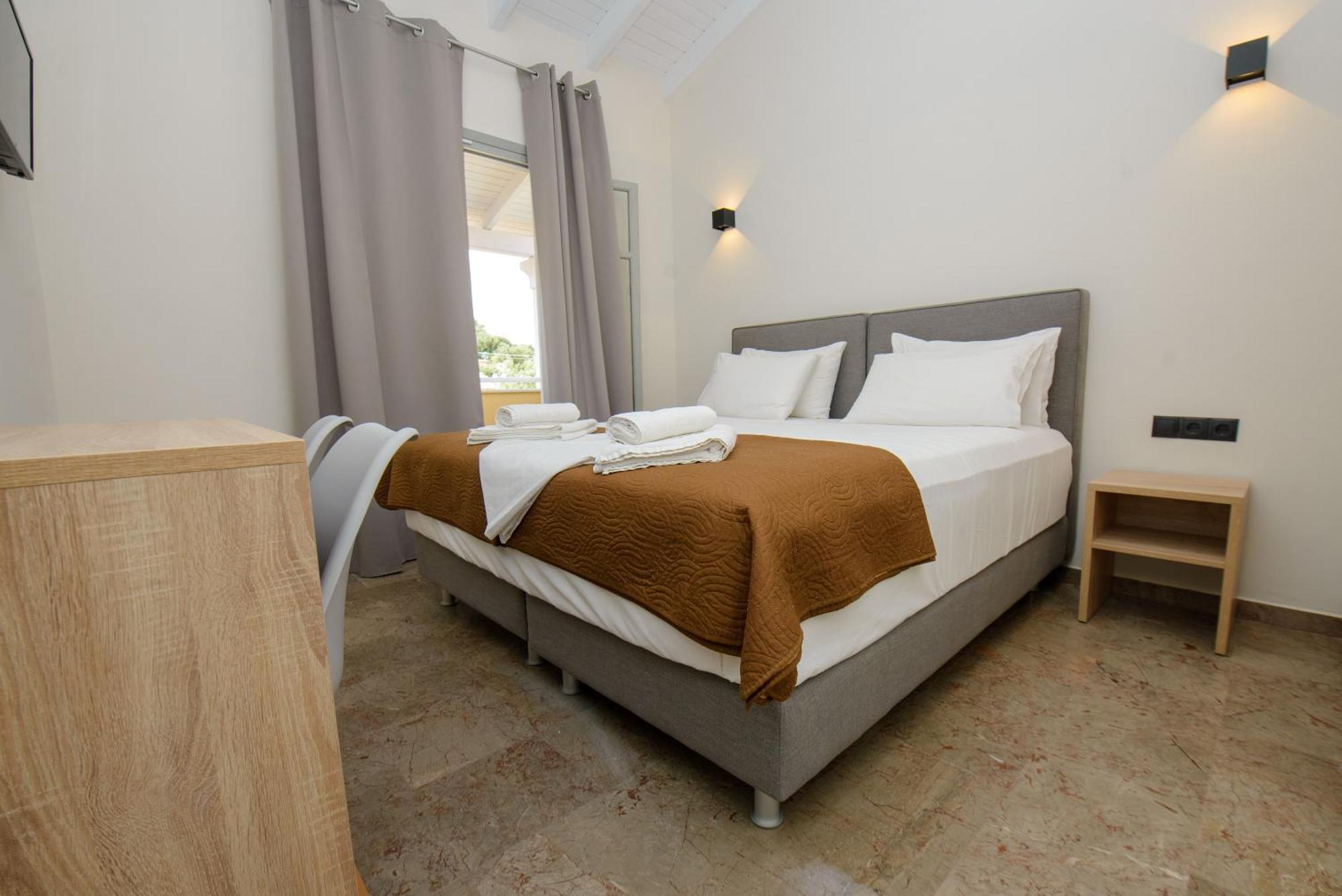 Saint Spiridon Hotel Kassiopi Exteriör bild