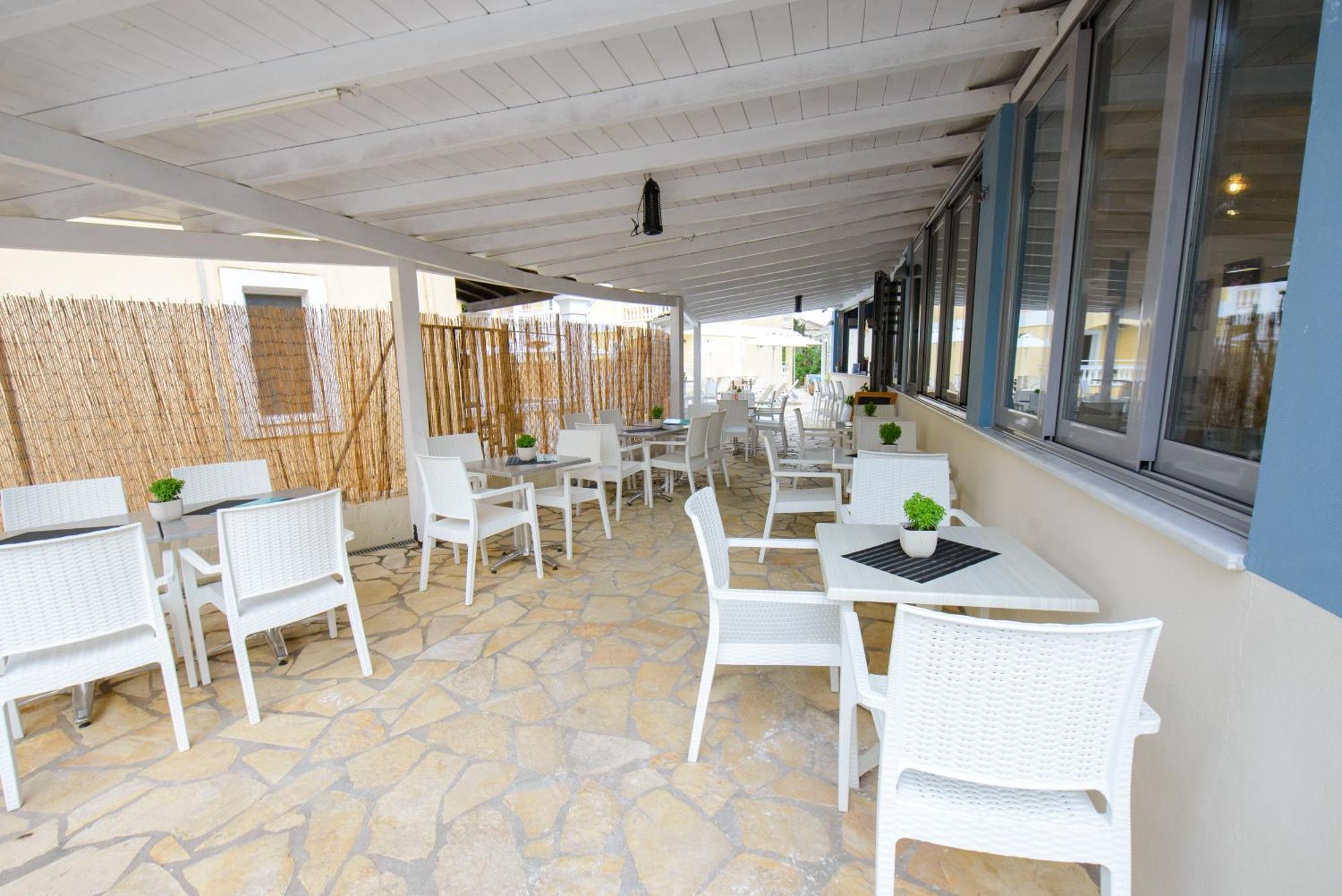 Saint Spiridon Hotel Kassiopi Exteriör bild