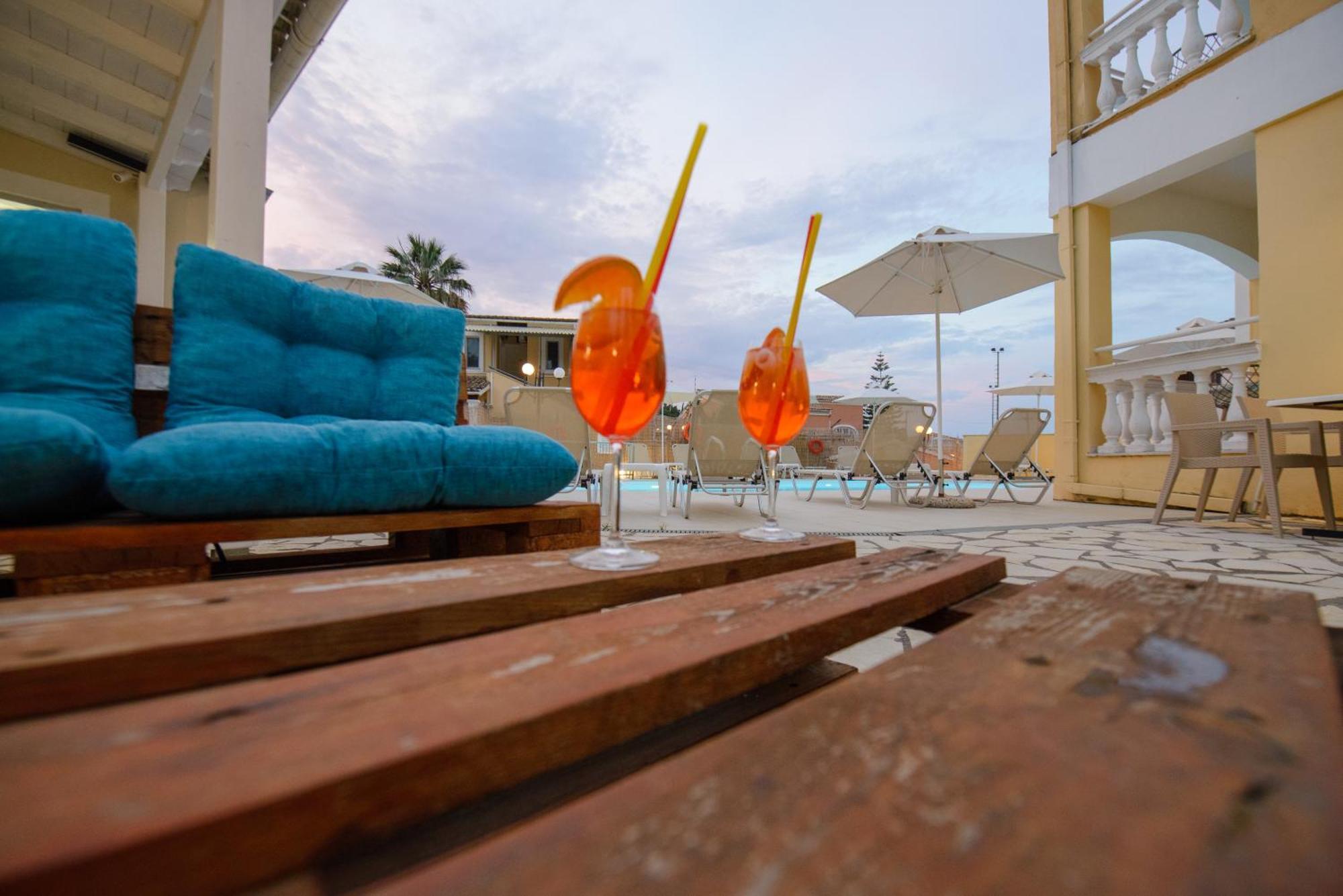 Saint Spiridon Hotel Kassiopi Exteriör bild