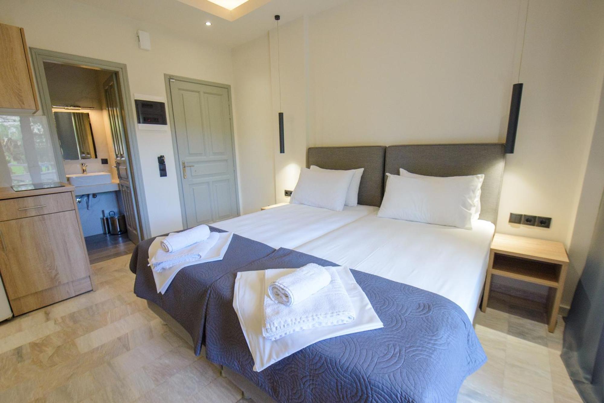 Saint Spiridon Hotel Kassiopi Exteriör bild