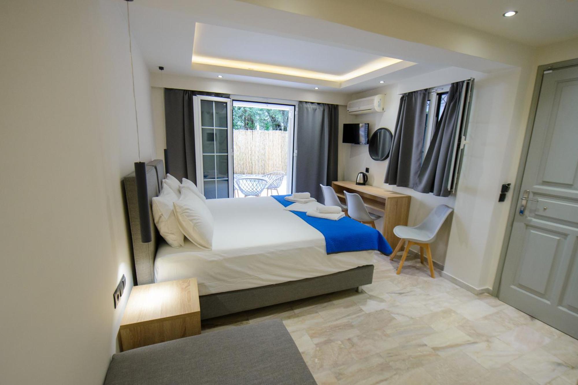 Saint Spiridon Hotel Kassiopi Exteriör bild